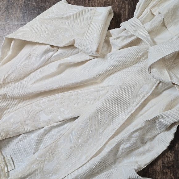 PALACE White Textured Robe - Picture 3 of 5